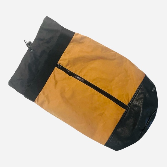 Cinch Bucket Rucksack Backpack Tan and Black - Picture 9 of 9